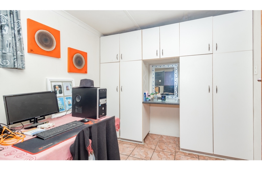 5 Bedroom Property for Sale in Avondale Western Cape